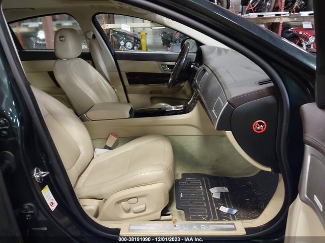 2011 JAGUAR XF SAJWA0GB9BLR85299 Photo 4