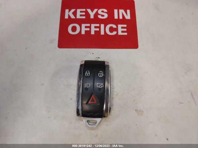 2010 JAGUAR XF SAJWA0HE3AMR75174 Photo 10