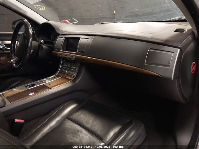 2010 JAGUAR XF SAJWA0HE3AMR75174 Photo 4