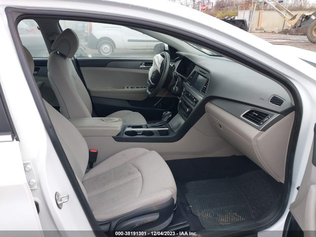 2016 HYUNDAI SONATA SE VIN: 5NPE24AF4GH357558