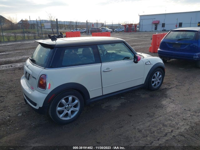 2010 MINI COOPER S WMWMF7C59ATZ71883 Photo 3