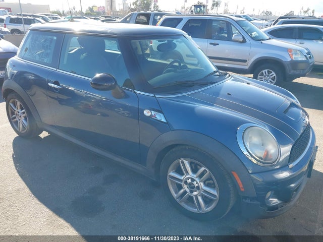 2011 MINI COOPER S WMWSV3C50BTY13582 Photo 0