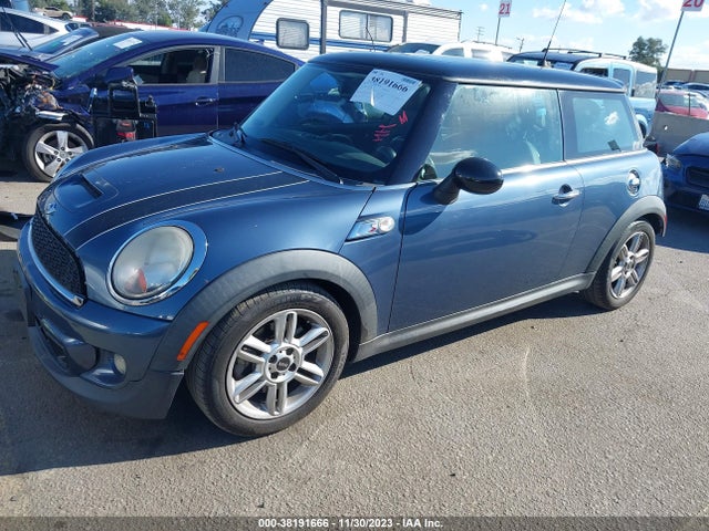 2011 MINI COOPER S WMWSV3C50BTY13582 Photo 1