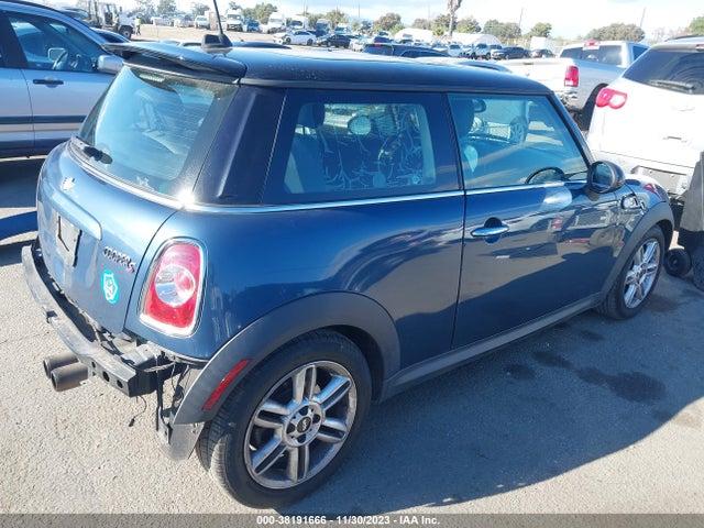 2011 MINI COOPER S WMWSV3C50BTY13582 Photo 3