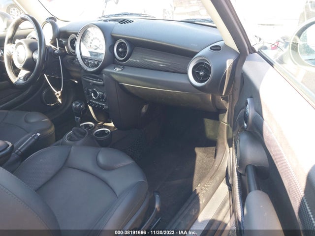 2011 MINI COOPER S WMWSV3C50BTY13582 Photo 4