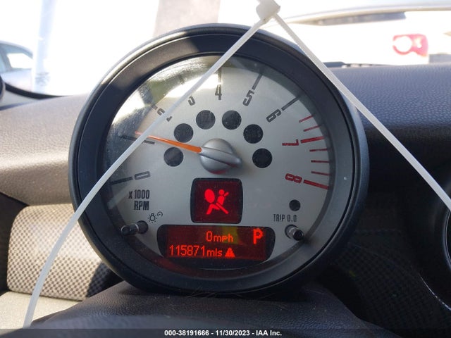 2011 MINI COOPER S WMWSV3C50BTY13582 Photo 6
