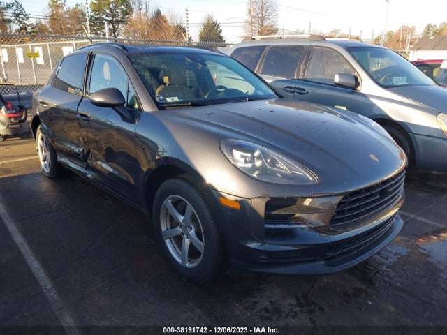 2019 PORSCHE MACAN WP1AA2A52KLB08742 Photo 0