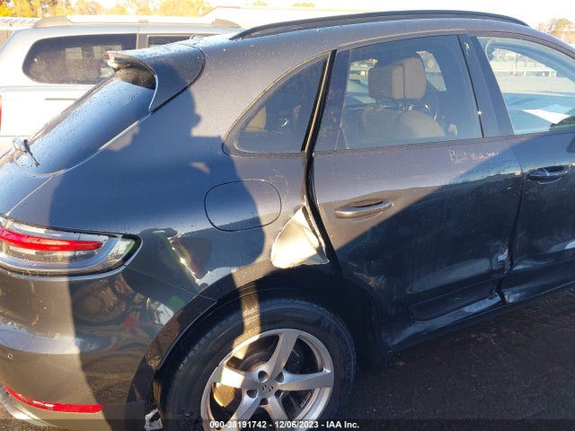 2019 PORSCHE MACAN WP1AA2A52KLB08742 Photo 5