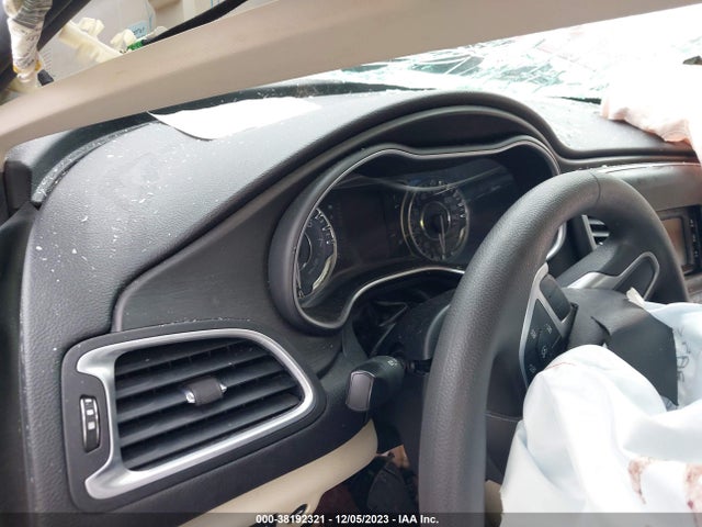 Chrysler 200 Limited 2015 1C3CCCAB2FN556655 Image 7