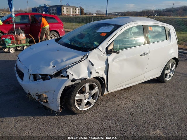 Chevrolet Sonic Ltz Auto 2016 1G1JE6SB8G4149372 Image 2