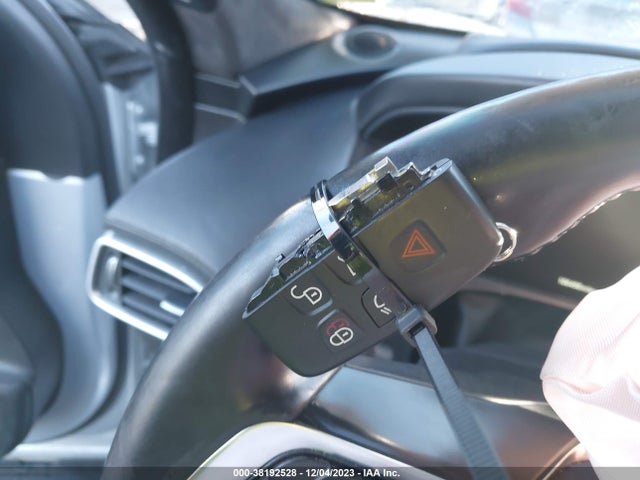 2017 JAGUAR F-PACE SADCP2BV6HA060386 Photo 10