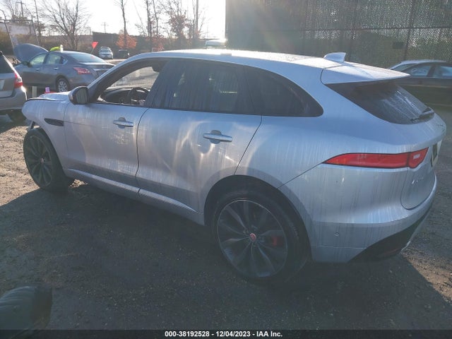 2017 JAGUAR F-PACE SADCP2BV6HA060386 Photo 2