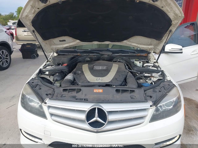 2011 MERCEDES-BENZ C 300 LUXURY/SPORT VIN: WDDGF5EB5BR171822