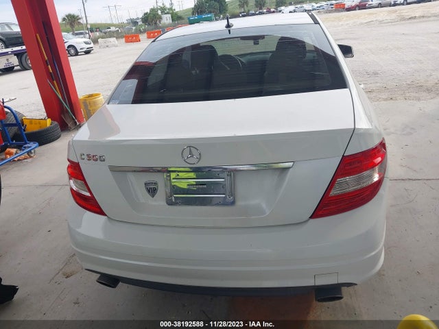 2011 MERCEDES-BENZ C 300 LUXURY/SPORT VIN: WDDGF5EB5BR171822