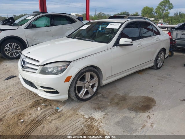 2011 MERCEDES-BENZ C 300 LUXURY/SPORT VIN: WDDGF5EB5BR171822