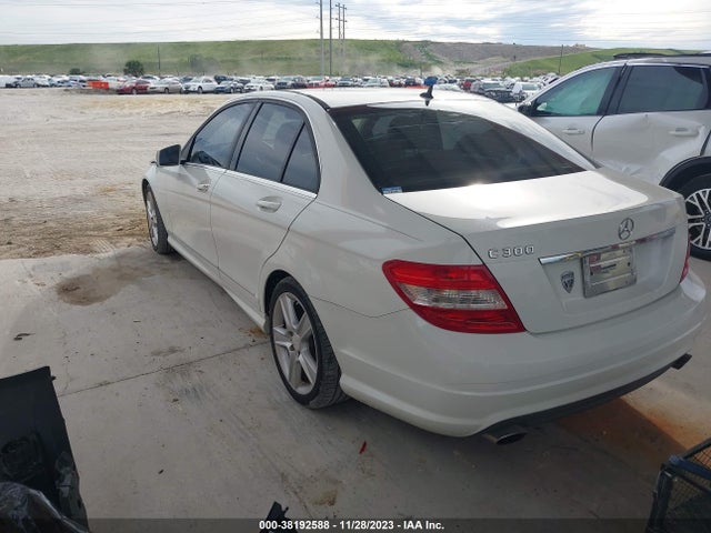2011 MERCEDES-BENZ C 300 LUXURY/SPORT VIN: WDDGF5EB5BR171822