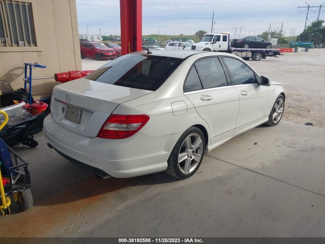 2011 MERCEDES-BENZ C 300 LUXURY/SPORT VIN: WDDGF5EB5BR171822