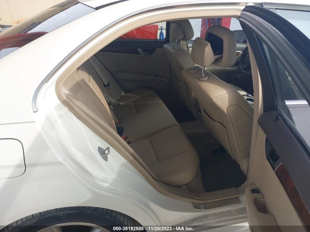2011 MERCEDES-BENZ C 300 LUXURY/SPORT VIN: WDDGF5EB5BR171822