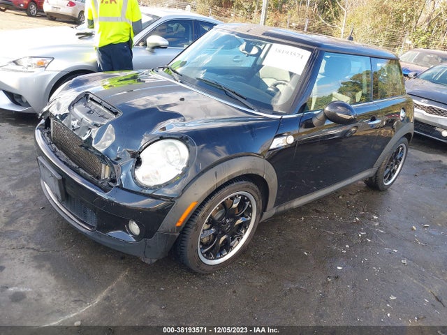 2010 MINI COOPER S WMWMF7C53ATZ70180 Photo 1