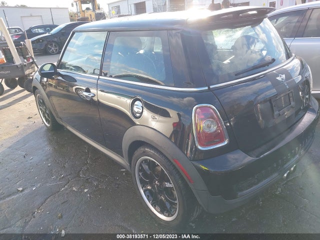 2010 MINI COOPER S WMWMF7C53ATZ70180 Photo 2