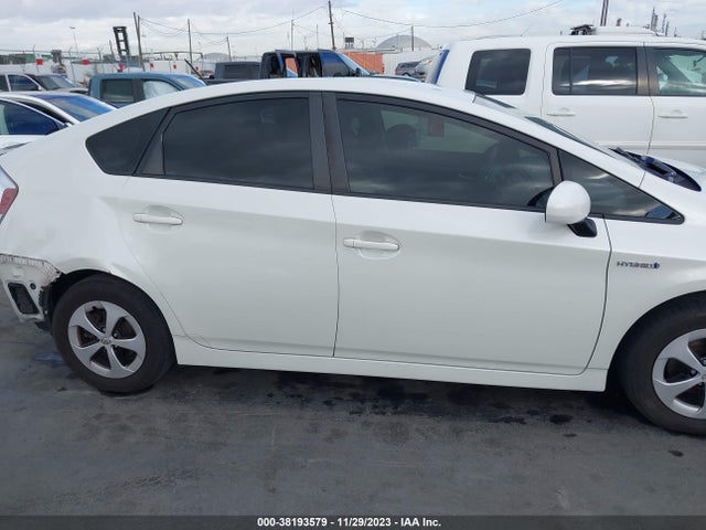 Toyota Prius Three 2015 JTDKN3DU0F1938012 Image 14