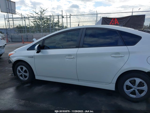 Toyota Prius Three 2015 JTDKN3DU0F1938012 Image 15