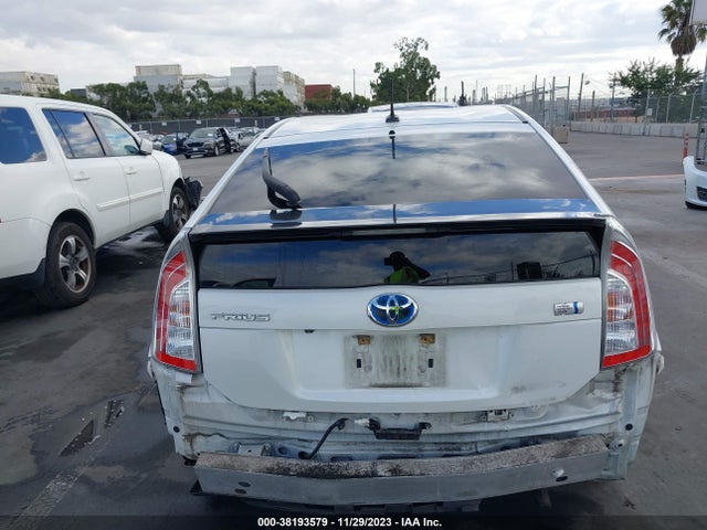 Toyota Prius Three 2015 JTDKN3DU0F1938012 Image 17