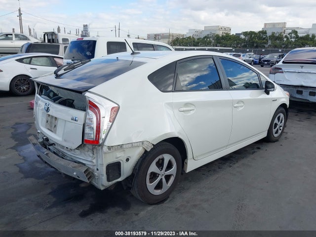 Toyota Prius Three 2015 JTDKN3DU0F1938012 Image 4