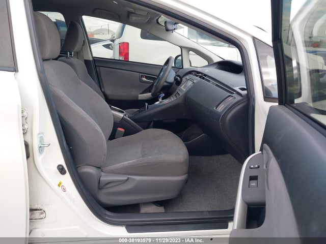 Toyota Prius Three 2015 JTDKN3DU0F1938012 Image 5