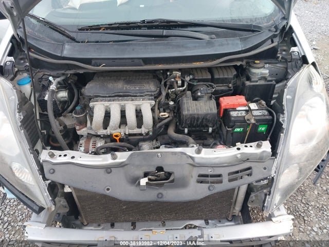 2011 HONDA FIT VIN: JHMGE8H35BC006938