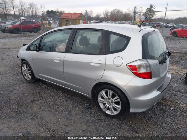 2011 HONDA FIT VIN: JHMGE8H35BC006938