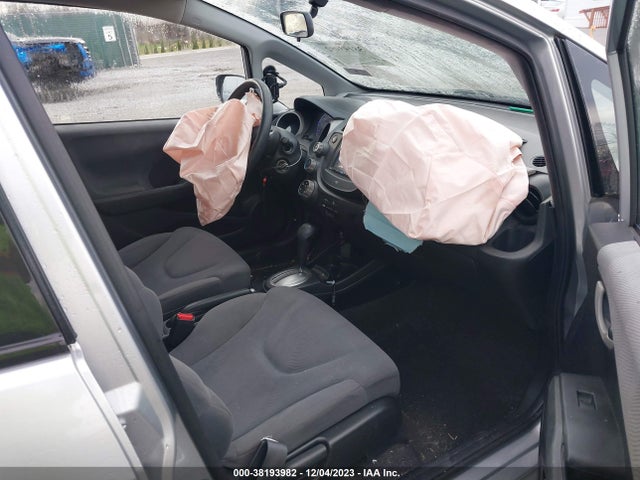 2011 HONDA FIT VIN: JHMGE8H35BC006938