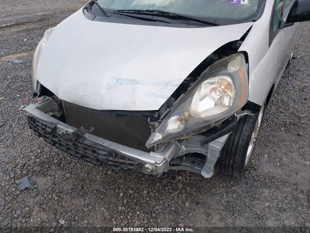 2011 HONDA FIT VIN: JHMGE8H35BC006938