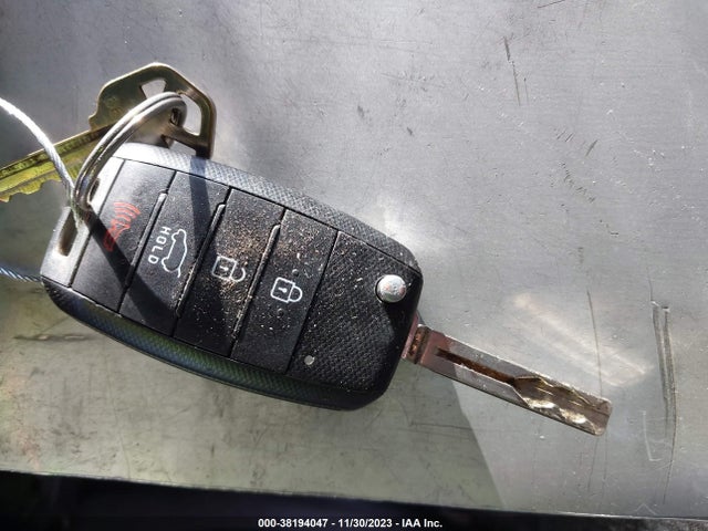 2015 KIA SORENTO LX VIN: 5XYKT3A62FG602583