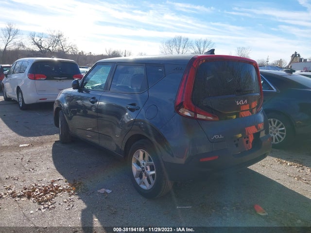 2022 Kia Soul Lx მანქანა იყიდება აუქციონზე, vin: KNDJ23AU0N7826136, აუქციონის ნომერი: 38194185