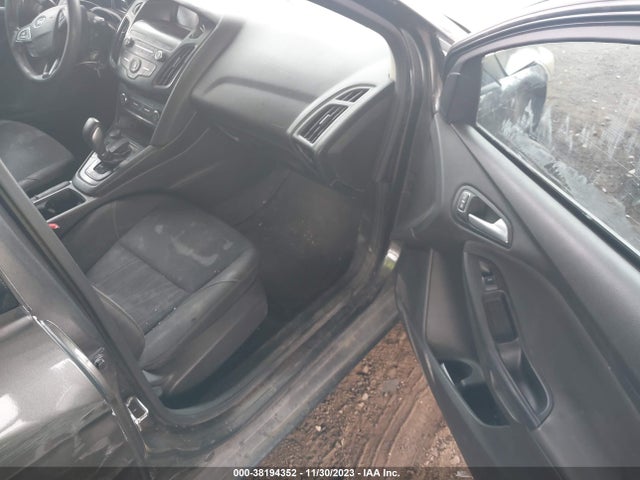 2018 FORD FOCUS SE VIN: 1FADP3K23JL282900