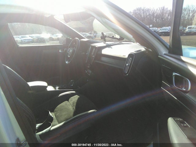 2021 VOLVO XC40 T5 R-DESIGN VIN: YV4162UMXM2470829