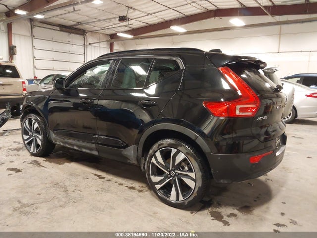 YV4L12UX0P2027000 Volvo Xc40 B5 Ultimate Dark Theme