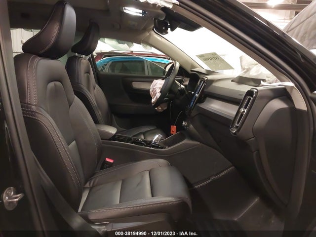 YV4L12UX0P2027000 Volvo Xc40 B5 Ultimate Dark Theme
