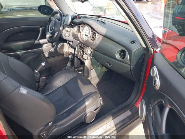 2005 MINI COOPER S WMWRE33565TL14661 Photo 4