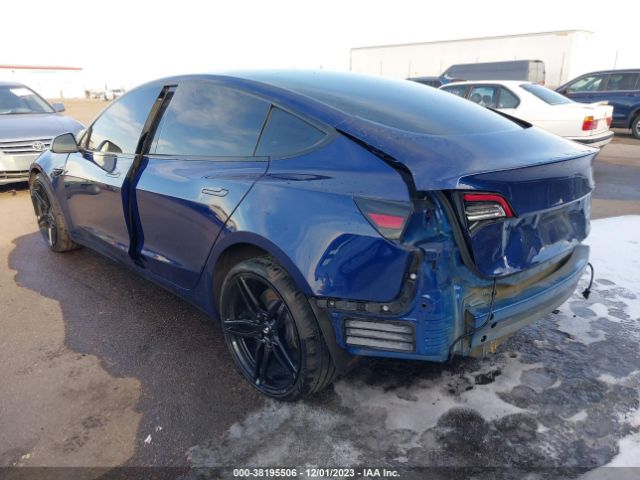 2018 TESLA MODEL 3 5YJ3E1EB4JF116027 Photo 2