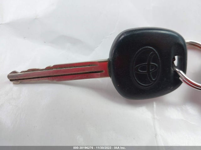 2004 TOYOTA CAMRY XLE VIN: 4T1BE32K74U352741