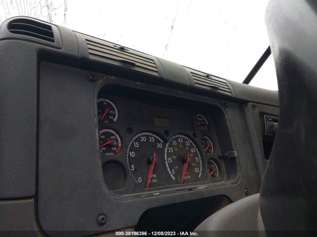 1FUJGHDV7FLGE4212 Freightliner Cascadia 113