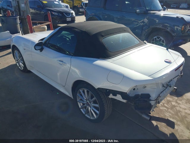2017 FIAT 124 SPIDER JC1NFAEK4H0107517 Photo 2