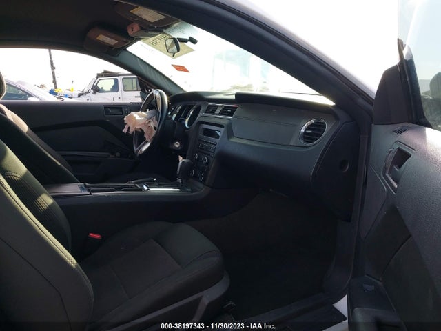 Продаж на аукціоні авто 2014 Ford Mustang V6, vin: 1ZVBP8AM2E5241389, номер лоту: 38197343