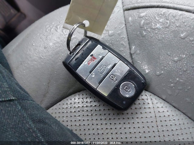 KIA Soul Ev + 2016 KNDJX3AE3G7017730 Image 11
