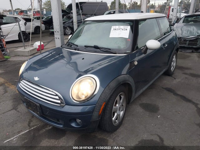 2010 MINI COOPER WMWMF3C51ATZ22346 Photo 1