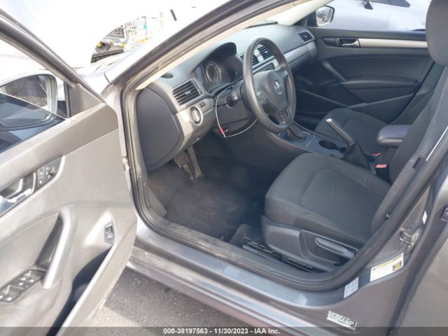 1VWAT7A33EC037009 Volkswagen Passat 1.8t S