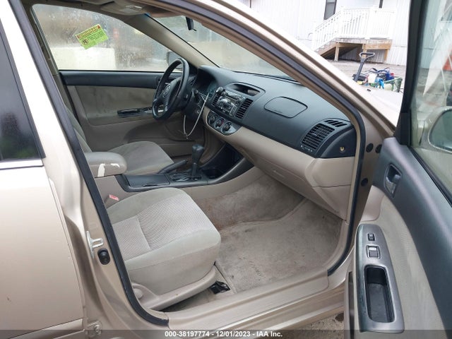 2002 TOYOTA CAMRY SE VIN: JTDBE32K020105585