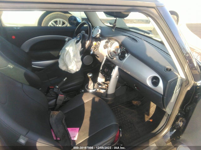 2005 MINI COOPER WMWRC33535TK63271 Photo 4